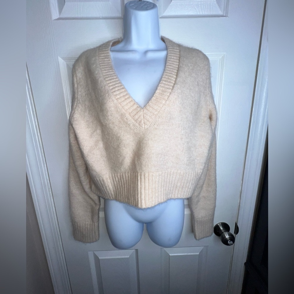 NWT Boden Women’s Medium Fluffy Mohair Wool Cropped Cream VNeck Jumper Sweater M - Picture 14 of 16